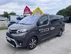 Grau Gebraucht 2024 Toyota Proace Verso Team Kombi | 31.790 € (Guter Preis)
