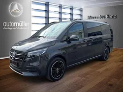 Grau Gebraucht 2024 Mercedes V250 Avantgarde Van / Kleinbus | 77.900 €