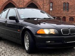 Schwarz Gebraucht 2000 BMW 320 Limousine | 3.200 € (Fairer Preis)