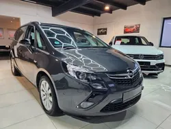 Grau Gebraucht 2016 Opel Zafira Innovation Van / Kleinbus | 13.500 €