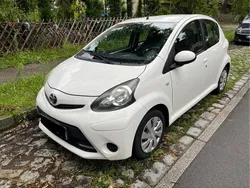 Weiß Gebraucht 2013 Toyota Aygo Kleinwagen | 3.500 € (Fairer Preis)