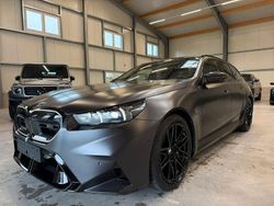 Grau Neu 2025 BMW M5 Performance Limousine | 155.889 € (Teuer)