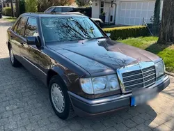 Violet Gebraucht 1992 Mercedes E230 Limousine | 8.300 €