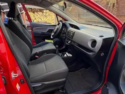 Rot Gebraucht 2015 Toyota Yaris Kleinwagen | 7.500 €