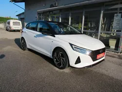 Weiß Gebraucht 2021 Hyundai i20 Intro Edition Kleinwagen | 15.490 € (Fairer Preis)
