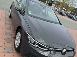 Grau Gebraucht 2020 VW Golf VIII Life Kleinwagen | 18.990 € (Etwas zu teuer)