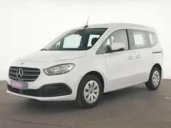Arktikweiss Gebraucht 2023 Mercedes 180 Limousine | 26.475 € (Guter Preis)
