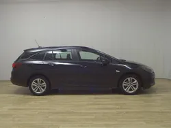Onyx schwarz metallic Gebraucht 2021 Opel Astra Edition Kombi | 10.480 € (Guter Preis)