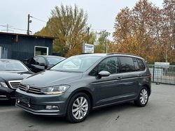 Grau Gebraucht 2017 VW Touran Comfortline Van / Kleinbus | 10.799 € (Teuer)