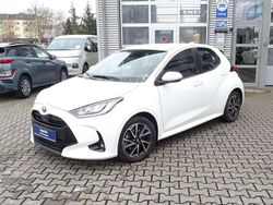 Weiß Gebraucht 2022 Toyota Yaris Hybrid Team Limousine | 19.995 € (Fairer Preis)