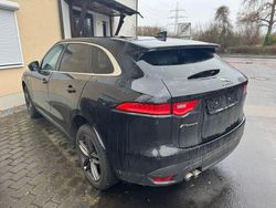 Schwarz Gebraucht 2016 Jaguar F-Pace Portfolio SUV | 13.500 € (Teuer)