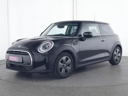Schwarz Gebraucht 2021 Mini Cooper Classic Kleinwagen | 19.222 € (Etwas zu teuer)