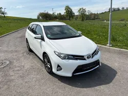 Weiß Gebraucht 2015 Toyota Auris Life Kombi | 10.700 € (Fairer Preis)
