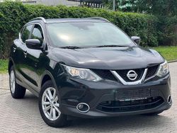 Schwarz Gebraucht 2016 Nissan Qashqai SUV | 13.700 € (Fairer Preis)