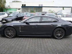 Grau Gebraucht 2022 Porsche Panamera 4 Platinum Edition Limousine | 104.950 €