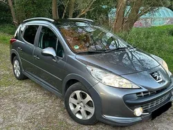 Grün Gebraucht 2007 Peugeot 207 Limousine | 2.500 €