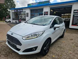 Weiß Gebraucht 2013 Ford Fiesta Titanium Kleinwagen | 5.500 € (Etwas zu teuer)