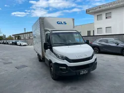 Weiß Gebraucht 2019 Iveco 35.12 Van | 13.786 €