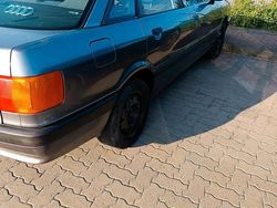 Grau Gebraucht 1988 Audi 80 Limousine | 699 €