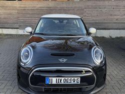 Schwarz Gebraucht 2022 Mini Cooper SE Essential Kleinwagen | 16.500 € (Superpreis)