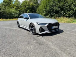 Grau Gebraucht 2023 Audi RS6 Ambiente Kombi | 112.500 € (Guter Preis)