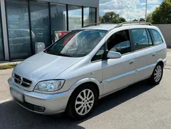 Grau Gebraucht 2005 Opel Zafira Van / Kleinbus | 2.550 € (Guter Preis)