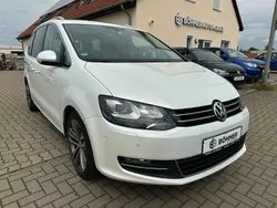 Weiß Gebraucht 2013 VW Sharan Highline Van / Kleinbus | 13.990 € (Fairer Preis)