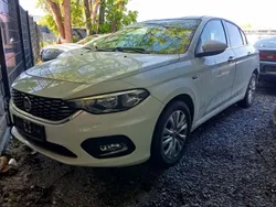 Weiß Gebraucht 2016 Fiat Tipo Lounge Limousine | 3.190 €
