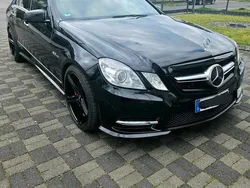Schwarz Gebraucht 2010 Mercedes E500 AMG Limousine | 12.000 €