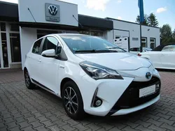 Weiß Gebraucht 2018 Toyota Yaris Hybrid Limousine | 13.990 € (Fairer Preis)