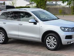 Cool silver metallic Gebraucht 2013 VW Touareg R-line SUV | 18.980 € (Fairer Preis)