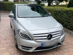 Silber Gebraucht 2012 Mercedes B200 Van / Kleinbus | 13.000 € (Fairer Preis)