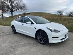 Weiß Gebraucht 2022 Tesla Model 3 Standard Range Limousine | 32.000 € (Etwas zu teuer)