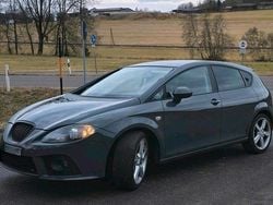 Grau Gebraucht 2010 Seat Leon Kleinwagen | 7.999 €