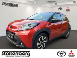 Chili red (3u4)/ black mica (209) (rot) Gebraucht 2024 Toyota Aygo Team Kleinwagen | 18.480 € (Etwas zu teuer)