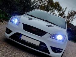 Weiß Gebraucht 2007 Ford Focus ST Limousine | 12.900 €