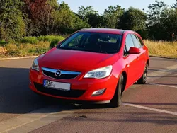 Rot Gebraucht 2011 Opel Astra Edition Kombi | 2.700 € (Fairer Preis)
