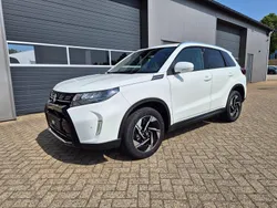 Cool white pearl metallic Neu 2025 Suzuki Vitara Comfort+ SUV | 27.470 € (Fairer Preis)
