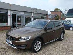 700 twilight bronze / metallic Gebraucht 2018 Volvo V60 CC Plus Kombi | 18.950 €