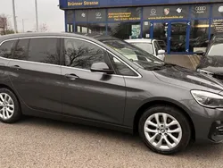 Grau Gebraucht 2018 BMW 218 Gran Tourer Luxury Line Van / Kleinbus | 16.490 € (Fairer Preis)
