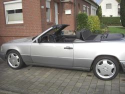 Silber Gebraucht 1997 Mercedes E220 Cabrio | 36.900 €