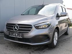 Grau Gebraucht 2023 Mercedes T180 Edition Van / Kleinbus | 24.990 € (Fairer Preis)