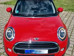 Rot Gebraucht 2018 Mini ONE Kleinwagen | 12.500 € (Fairer Preis)
