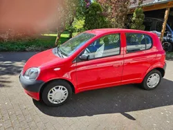 Rot Gebraucht 2000 Toyota Yaris Kleinwagen | 2.499 € (Etwas zu teuer)