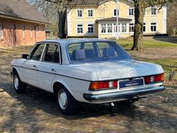 Weiß Gebraucht 1985 Mercedes 200 Limousine | 12.900 €