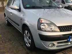Silber Gebraucht 2005 Renault Clio II Kleinwagen | 2.200 € (Fairer Preis)