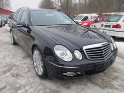 Schwarz metallic Gebraucht 2006 Mercedes E320 Kombi | 6.400 €