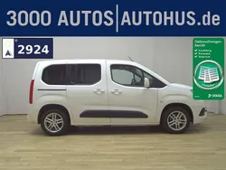 Weiss Gebraucht 2020 Opel Combo Life Edition Van / Kleinbus | 10.380 € (Guter Preis)