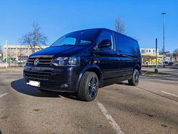 Schwarz Gebraucht 2012 VW Caravelle Van / Kleinbus | 19.600 €