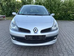 Silber Gebraucht 2006 Renault Clio II Authentique Limousine | 1.950 € (Fairer Preis)